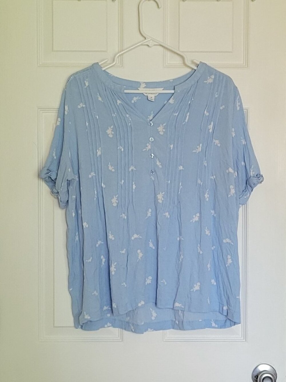 Market & Spruce Blue Floral Print Top